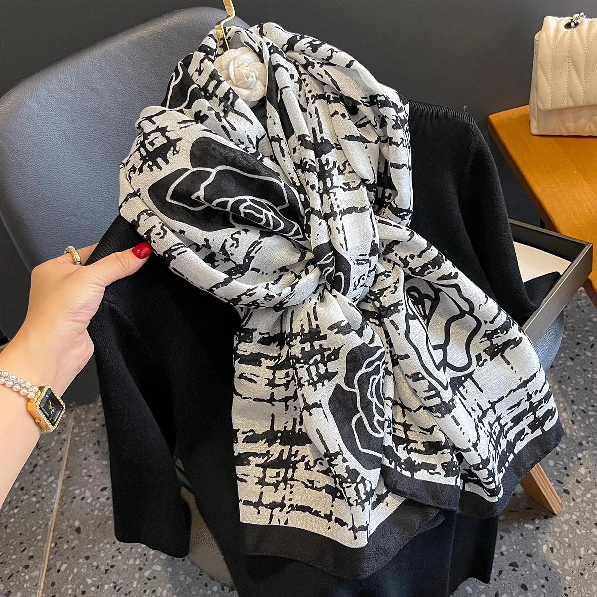 Europe Classic Luxury Designer Houndstooth Flower Pattern Printed Shawls Fashion Long Large Viscose Print Scarves for Women