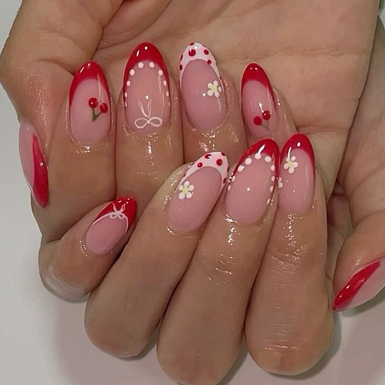 Dropshipping 24 Pcs 3839 Charming Red and Pink French Short Almond Shape Nails Press on Nails Artificial Fingernails Customize