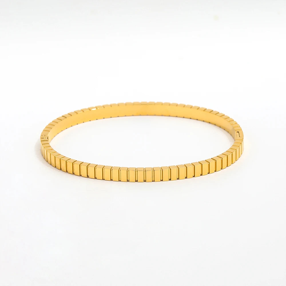 Fenny 18K PVD Gold Plated Tarnish Free Simple Versatile Checkered Opening Huggie Bangle Stainless Steel Bracelet for Women