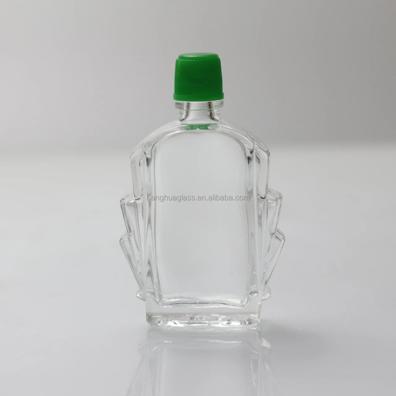 Wholesale 9ml Clear Glass Essential Balm Bottle Plastic Screw Cap Empty Flat Medicated Oil Container Engraving Surface Treatment