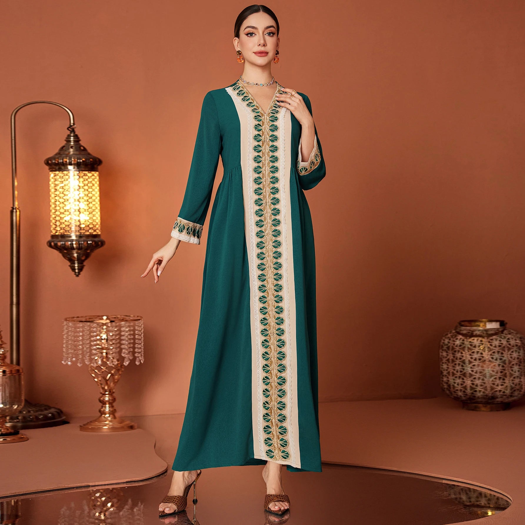 2025 Women Abaya Embroidered Bead Robe Lace Long Dresses Islamic Clothing Elegant Dress Dubai Retro Luxury Abaya