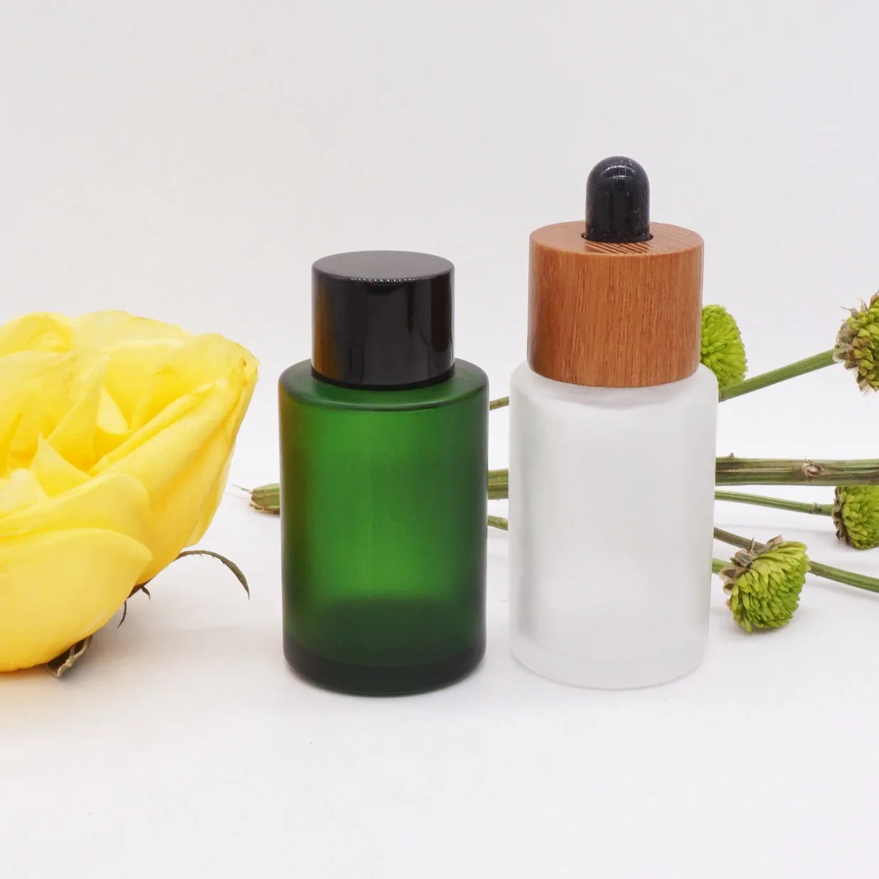 Flat Shoulder Cosmetic Green Bottle Glass Dropper 15 ml 30ml with Dark Wooden Dropper