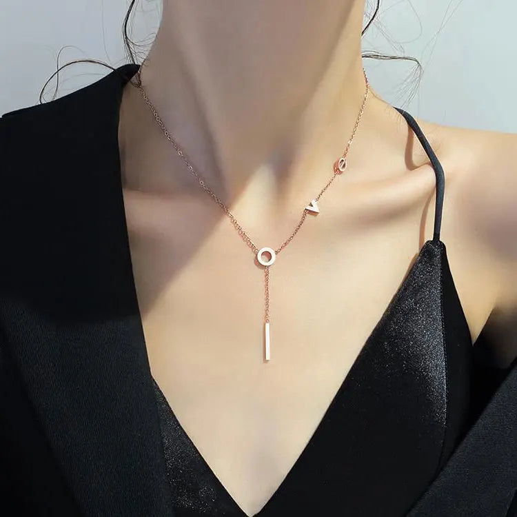 SC TikTok Hot Tassel Choker Necklace Luxury Office Lady 18K Gold Plated Stainless Steel Lateral Letter Love Necklace for Women