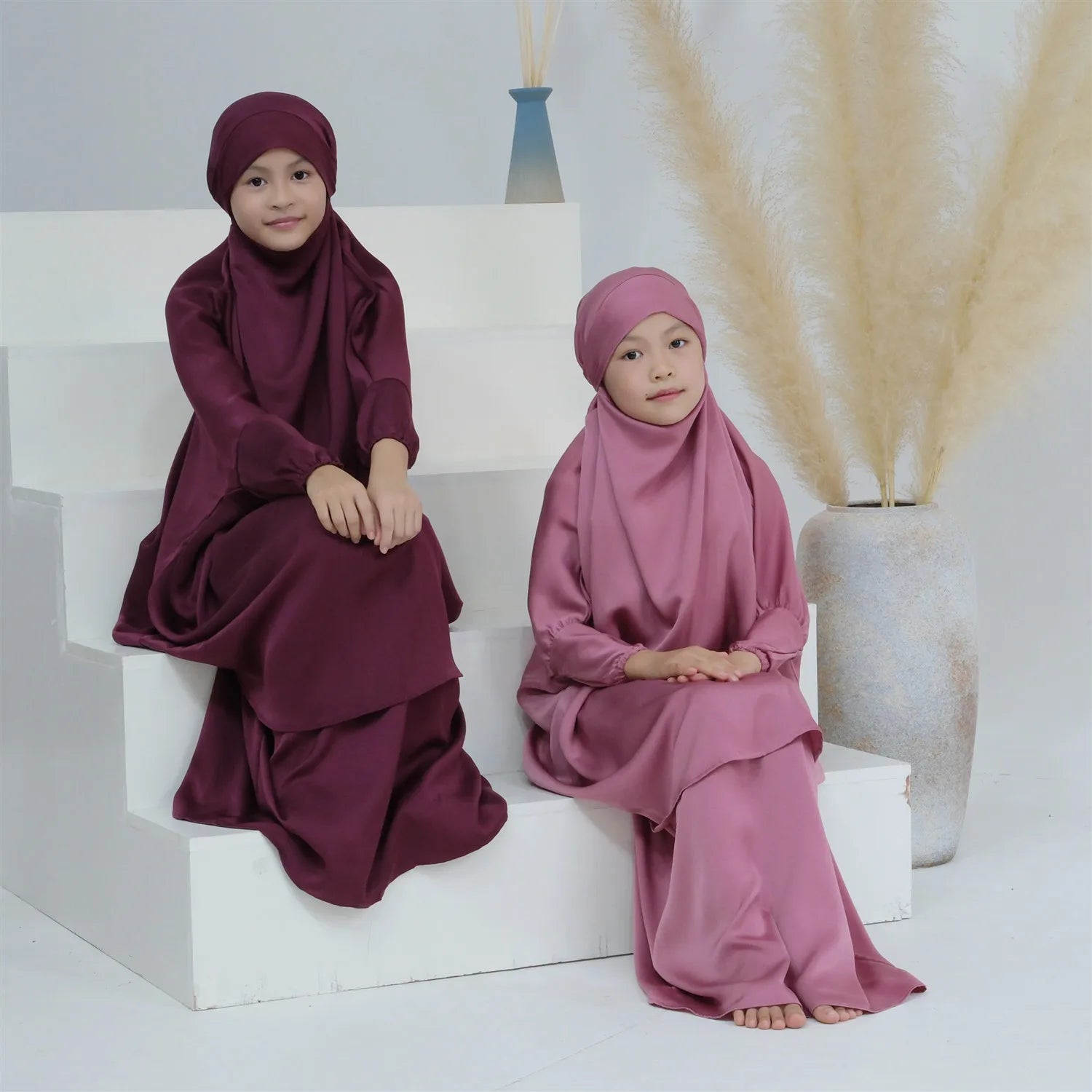 Loriya Hot Sale Abaya Designs Girls Hijab Dress Cute Satin 2 Piece Abaya Set Children Prayer Abaya Traditional Muslim Clothing