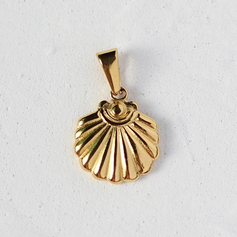 Olivia Dainty Women 18k Gold Shell Pendant Boho Scallop Shell Pendant Necklace for Summer Beach Jewelry