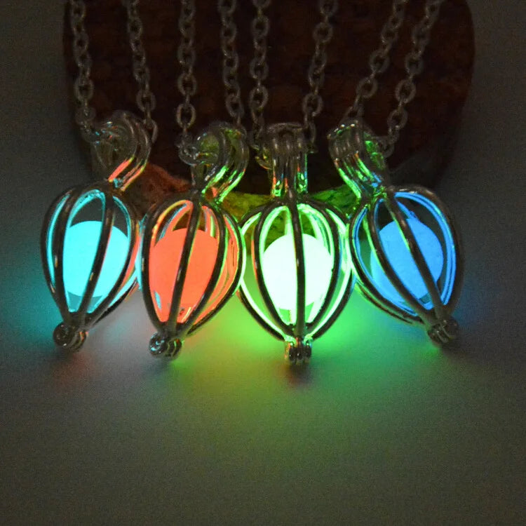 SC Popular Creative Luminous Stone Pendant Necklace Friendship Couple Necklace Gift Fashion Glow in the Dark Necklace for Girls