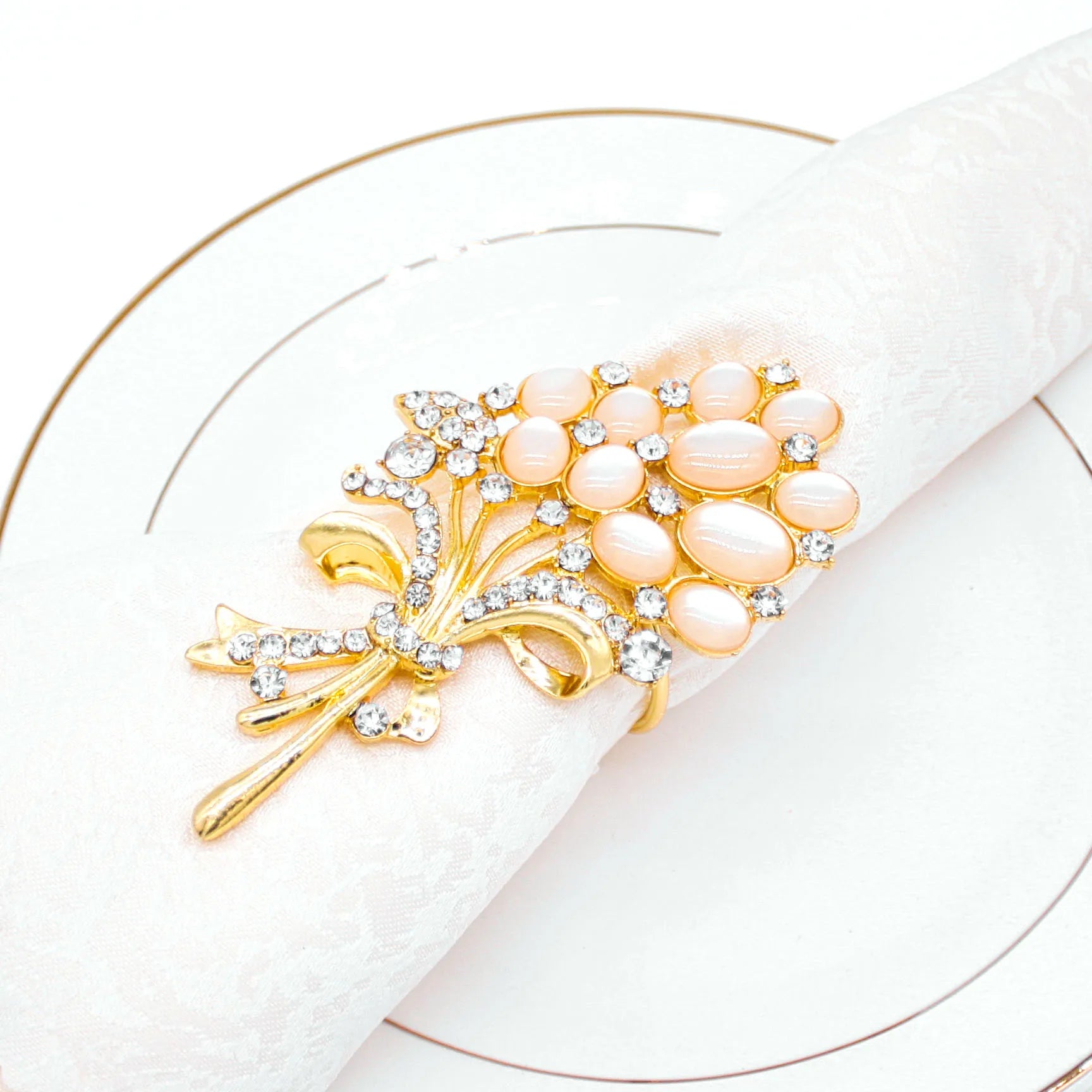 New Designs Luxury Gold Napkin Holder Rhinestone Flower Napkin Ring Wedding Table Serviette Decoration