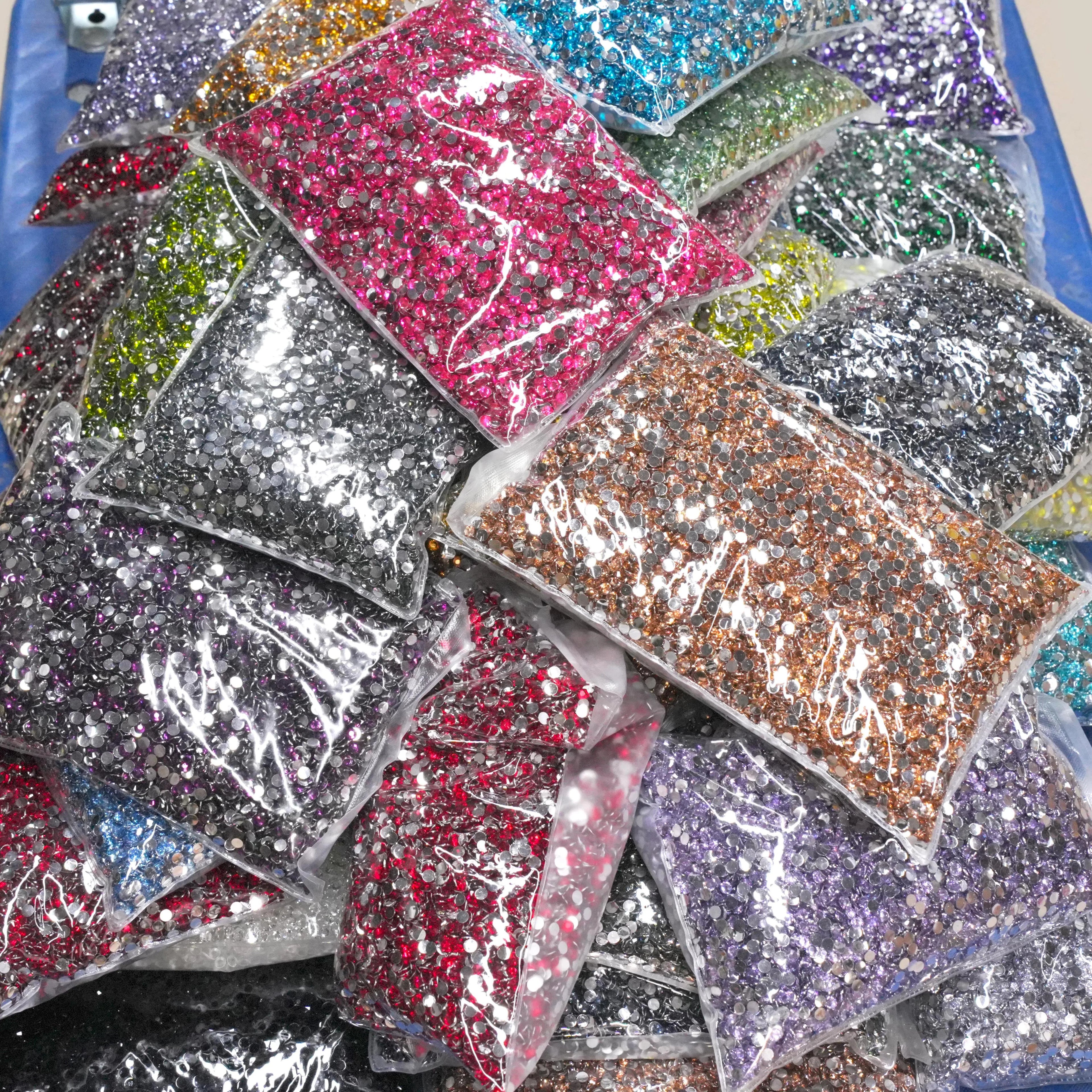 Xulin 2mm 3mm 4mm 5mm 6mm Round Stones Crystals Non Hot Fix Strass Flat Back Resin Rhinestone for Clothing Accessory