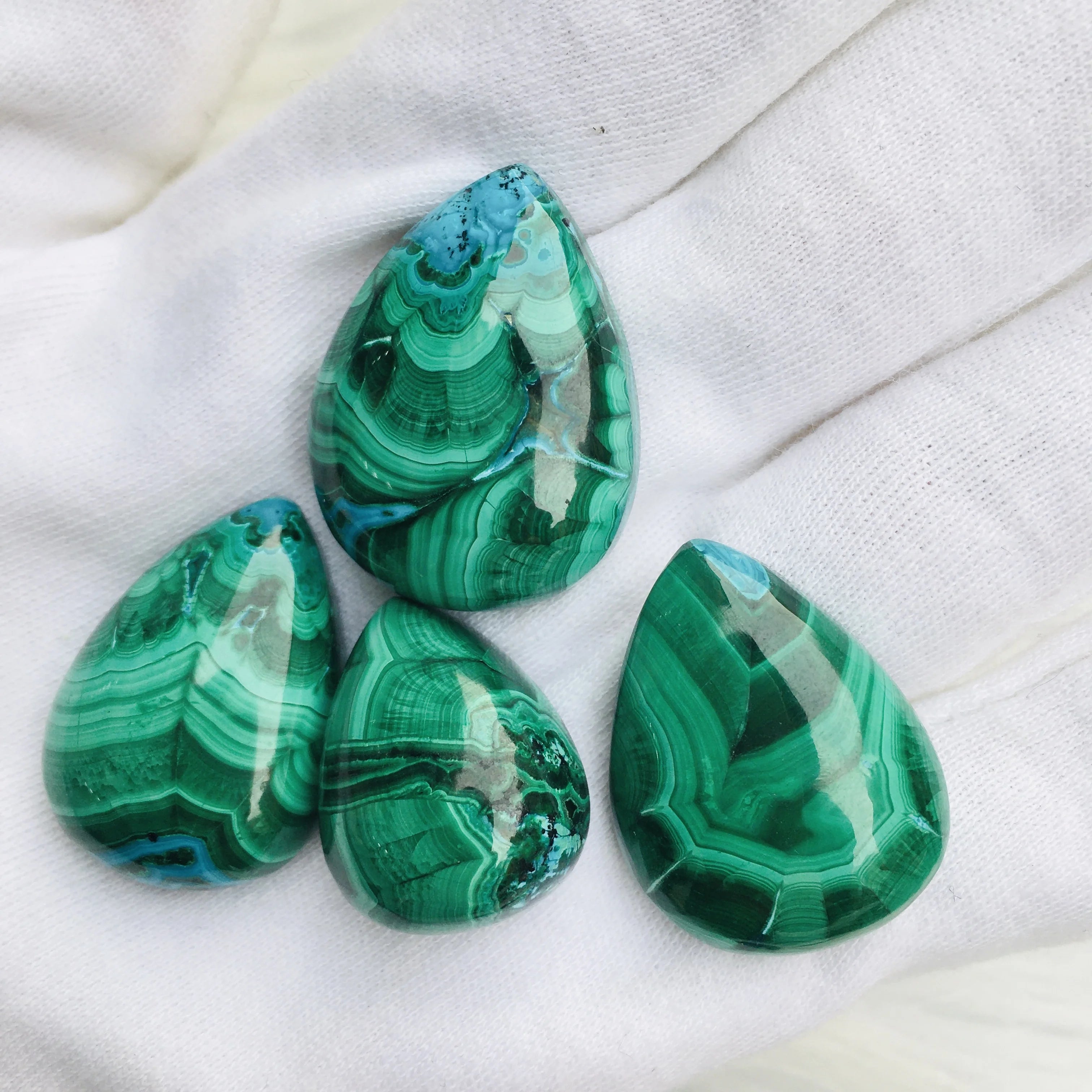 Wholesale Natural High Quality Hand Made Crystal Pendant Healing Malachite Pendant Necklaces  for Decoration