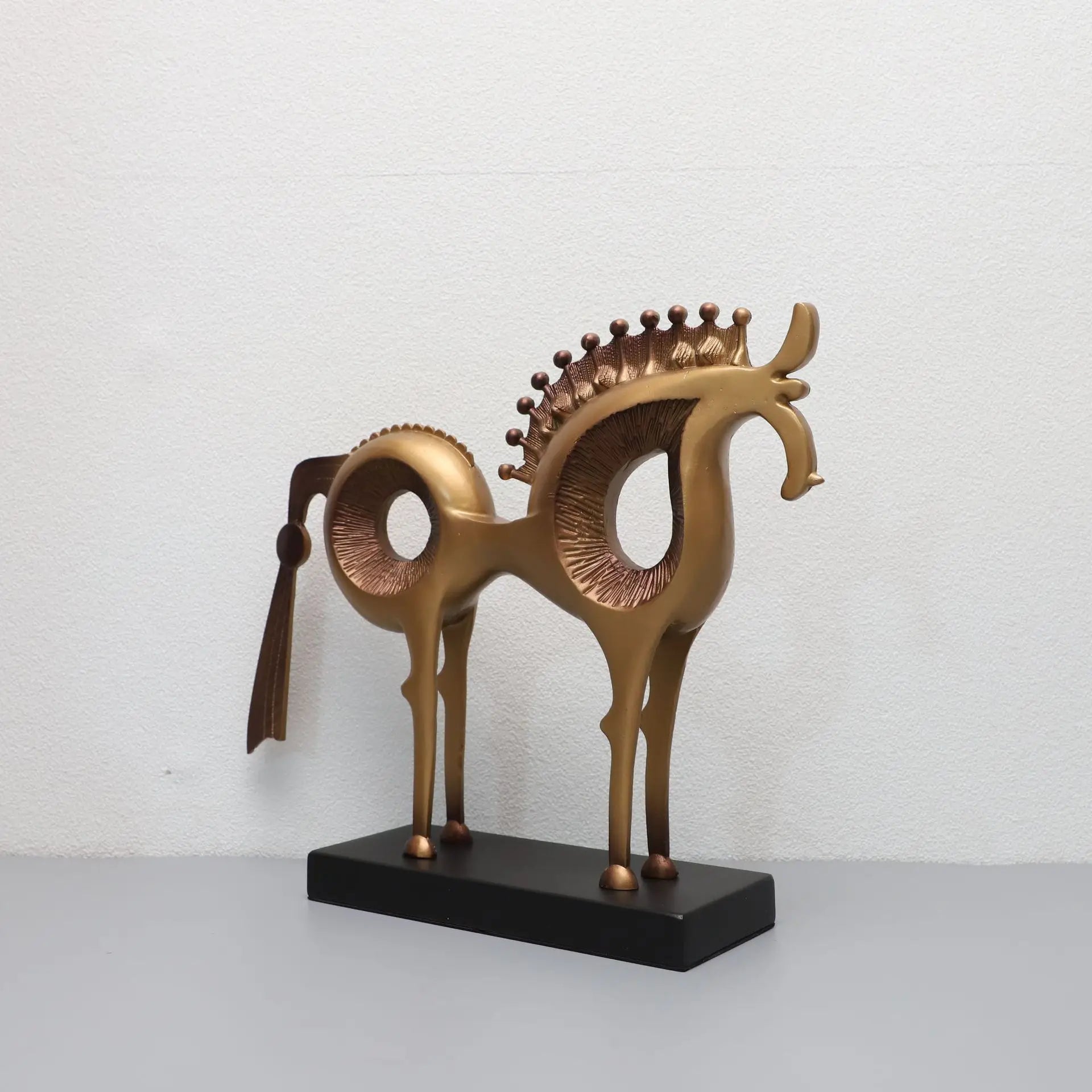 Nordic Abstract Horse Sculpture Metal Crafts Animal Model House Sales Office Desktop Luxury Ornaments Home Decor