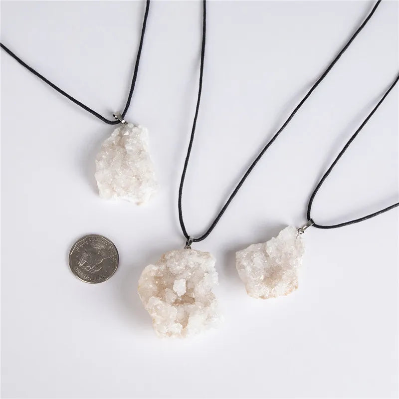Gold Plated Natural Rough Crystal Pendant Irregular Flower-Shaped Raw Stone Necklace for Women Men Healing Rope Necklace Gift