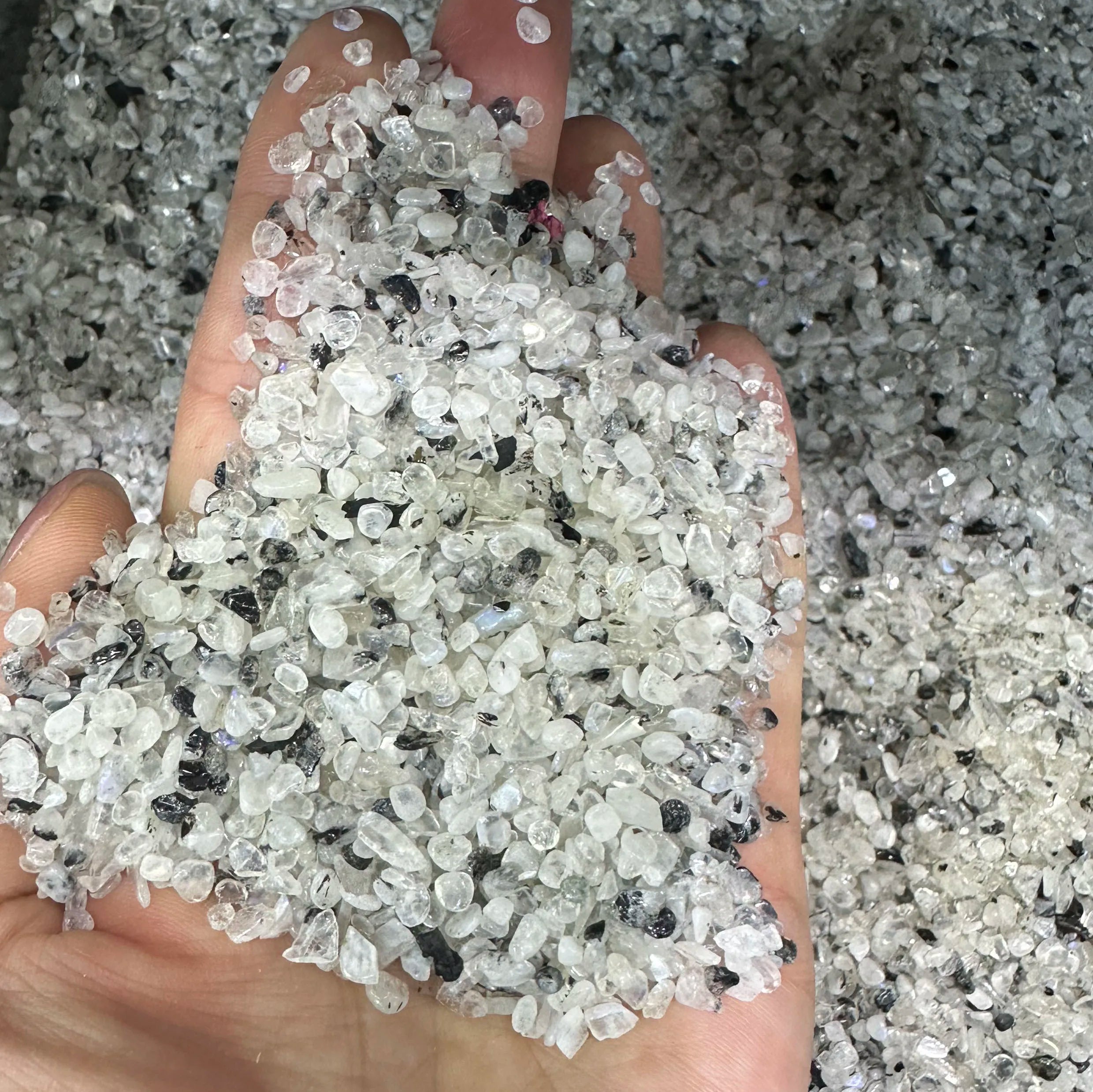 New Arrivals 3-5mm Loose Crystal Stone Gravels Natural rainbow Moonstone Crystal Chips for Decor