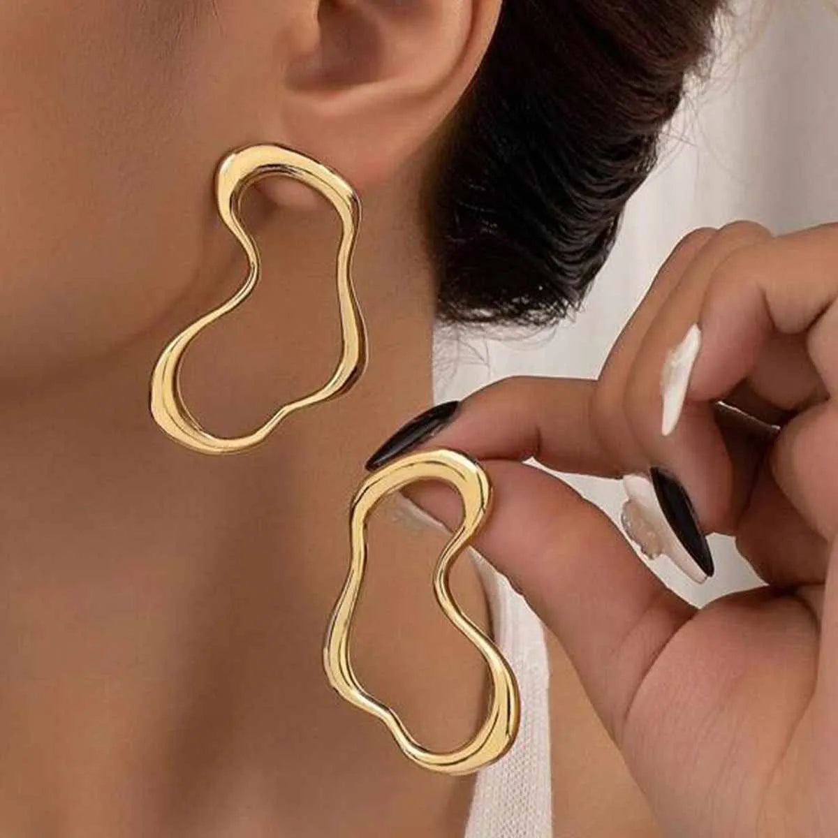 Fashionable Personality Simple and Cool Style Heart-shaped Irregular Line Earrings
