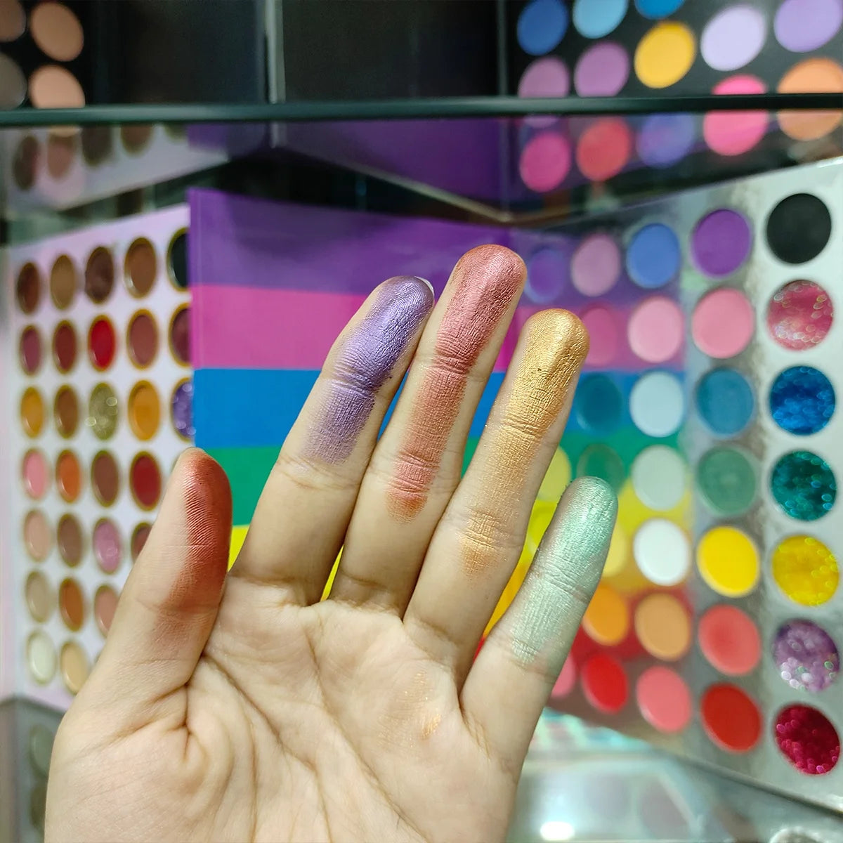 Wholesale Hot Selling Multichrome Eyeshadow Palette Custom Private Label Vegan Makeup Matte Glitter Eyeshadow Palette