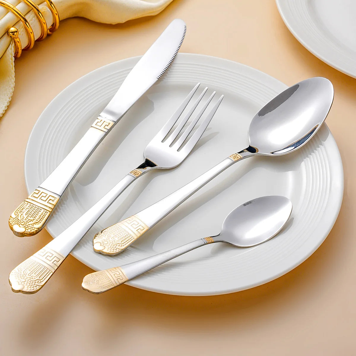 Hot Sale Crown Embossed Cutlery Set Luxury Knife Fork Spoon Wedding Stainless Steel Silverware Cutlery Set