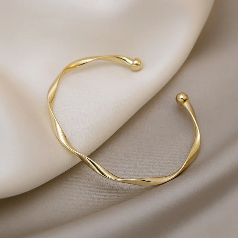 Trendy 18k Gold Plated Ins Cuff Bangle Fashion Minimalist Twisted Cuff Bracelet for Women (KB8557)