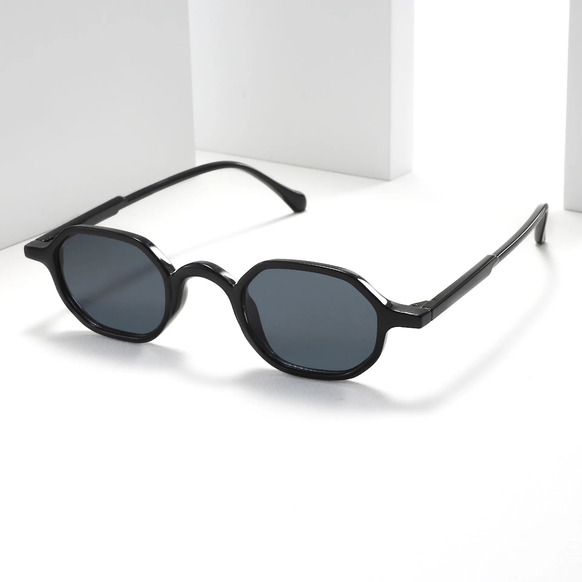 2025 Classic Retro Designer Sunglasses Wholesale Custom Brand Unisex Small Sunglasses Vintage Polygon Gradient Lens Sunglasses