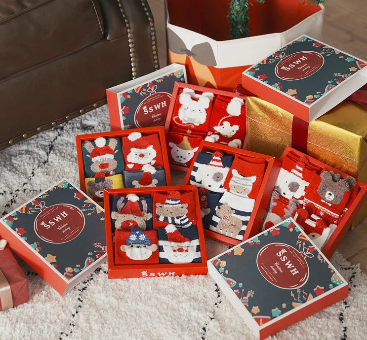 New Autumn 4 Pairs in a Box of Red Cartoon Animal Women's Mid-Calf Socks New Year Socks Christmas Gift Socks