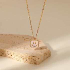 Wholesale No Fade Women Fashion Simple Titanium Steel Luxury Design Natural Shell Smiling Face Necklace