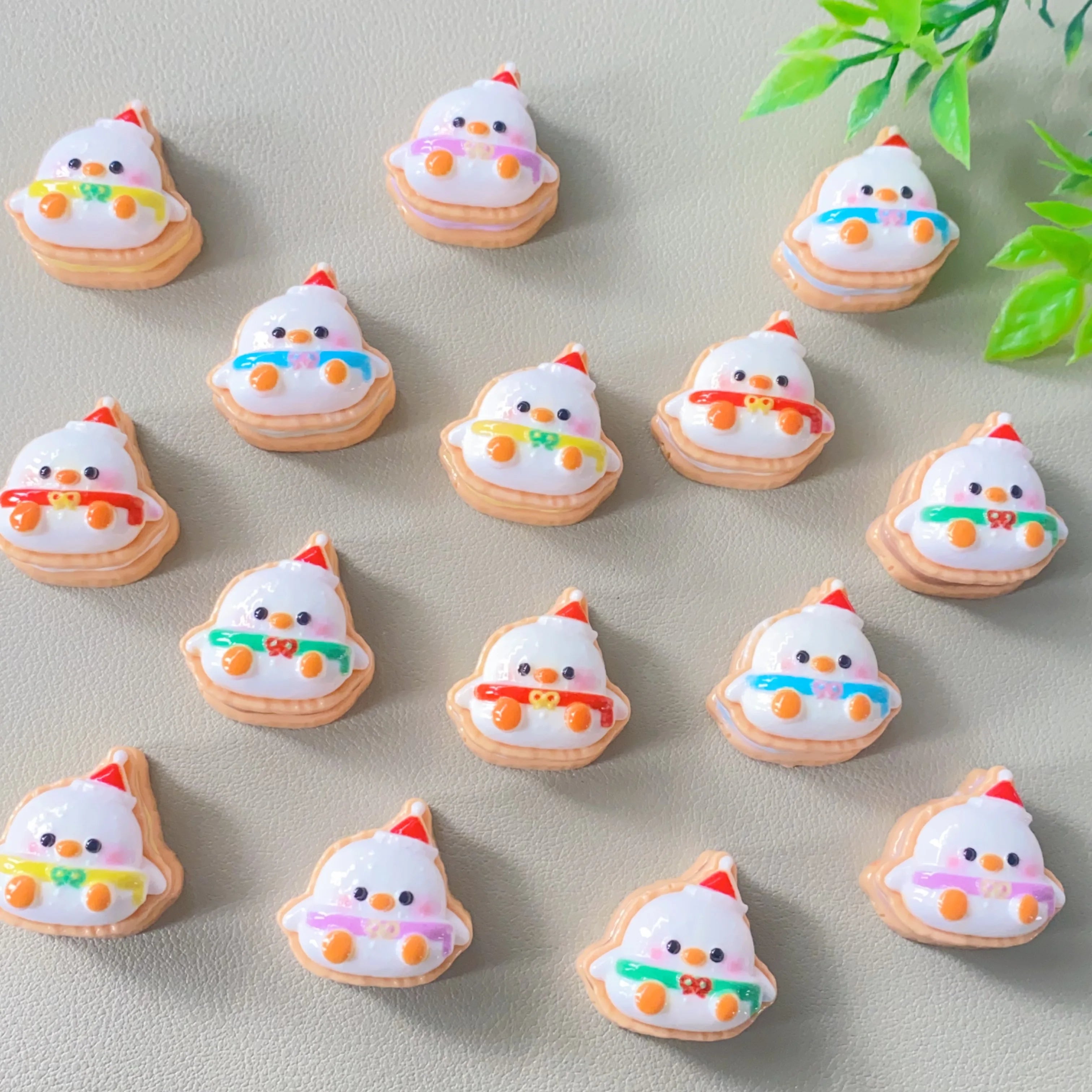 100pcs Kawaii Cartoon Christmas Snowman Flatback Resin Cabochon Mini Food DIY Mobile Phone Hairclip Keychain Decoration Craft