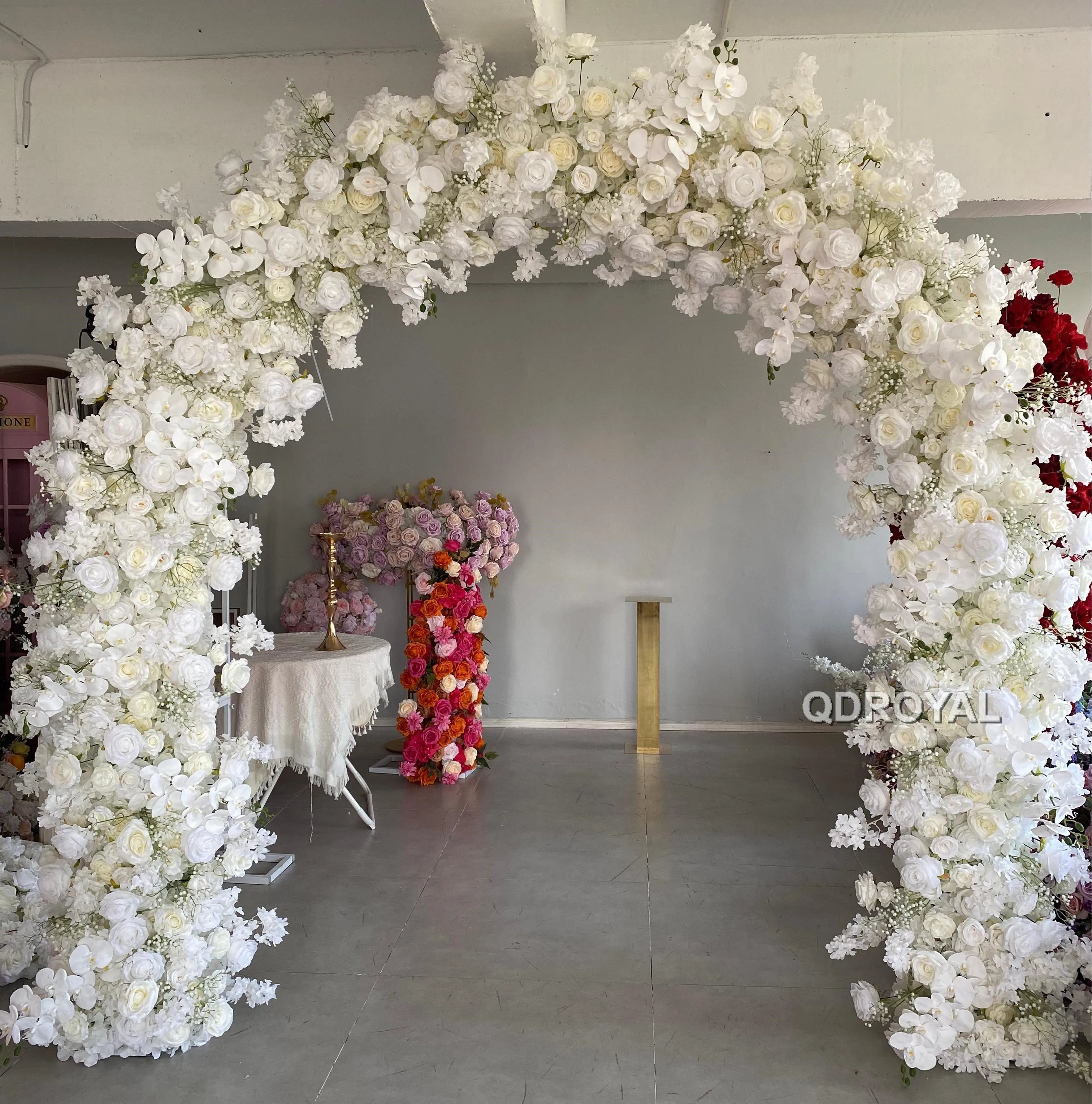 Wholesale Soft Event Decorative Silk Flowers Arrangement Metal Stand Artificial Flowers Decoration for Christmas Wedding Events