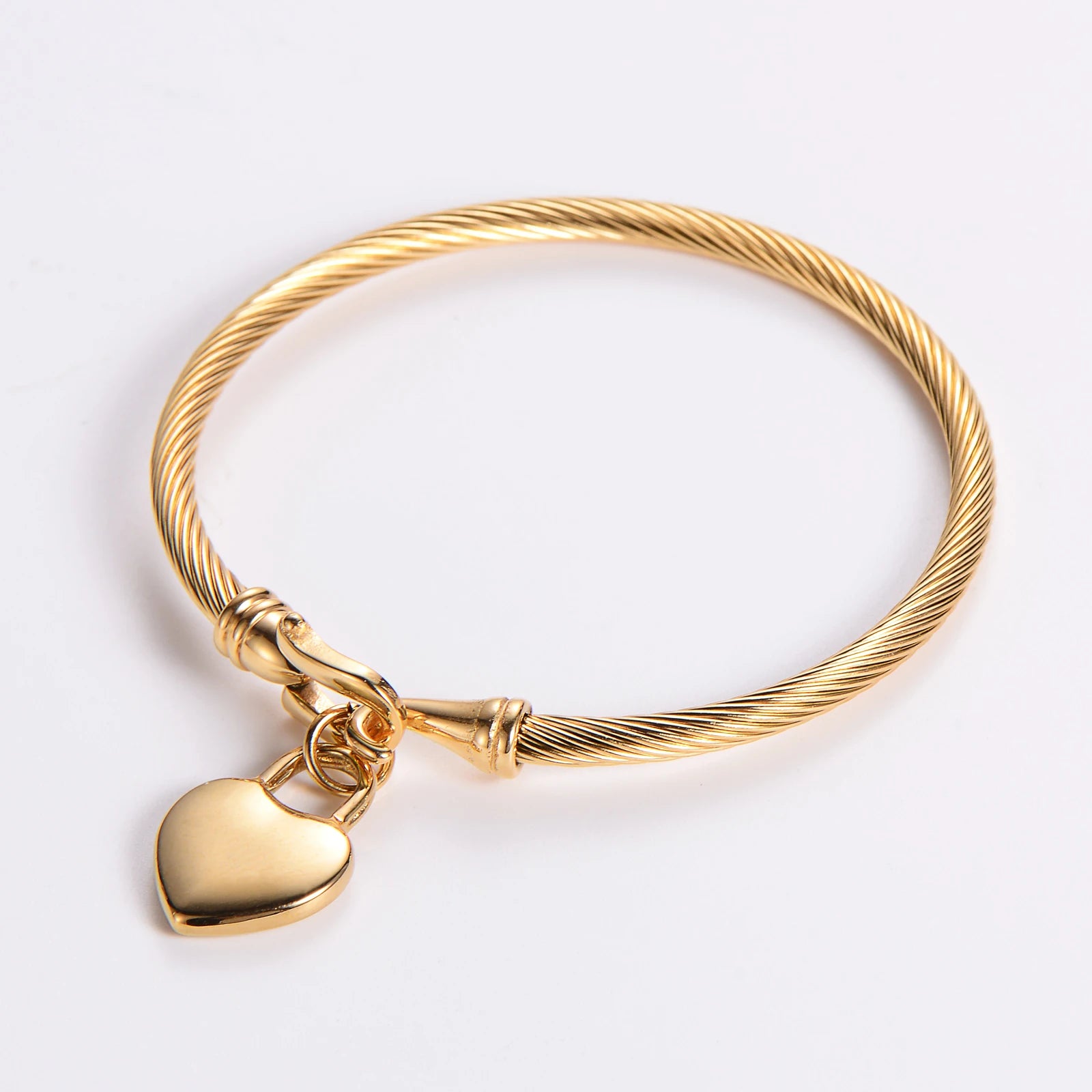 Classic PVD 18K Gold Plated Waterproof Stainless Steel Twisted Cable Heart Shaped Charms Bracelets Bangle
