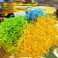 Wholesale Recycled 1kg Bulk White Crinkle Cut Shredded Paper for Gift Basket Filling Confetti Packing Packaging