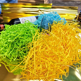 Wholesale Recycled 1kg Bulk White Crinkle Cut Shredded Paper for Gift Basket Filling Confetti Packing Packaging