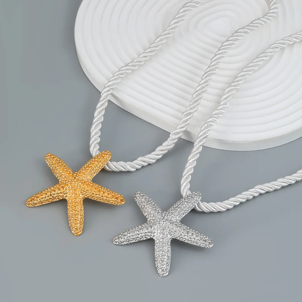 Wholesale Starfish Necklace for Women New Style Metallic Ocean Style Pendant Necklace for Wedding Parties