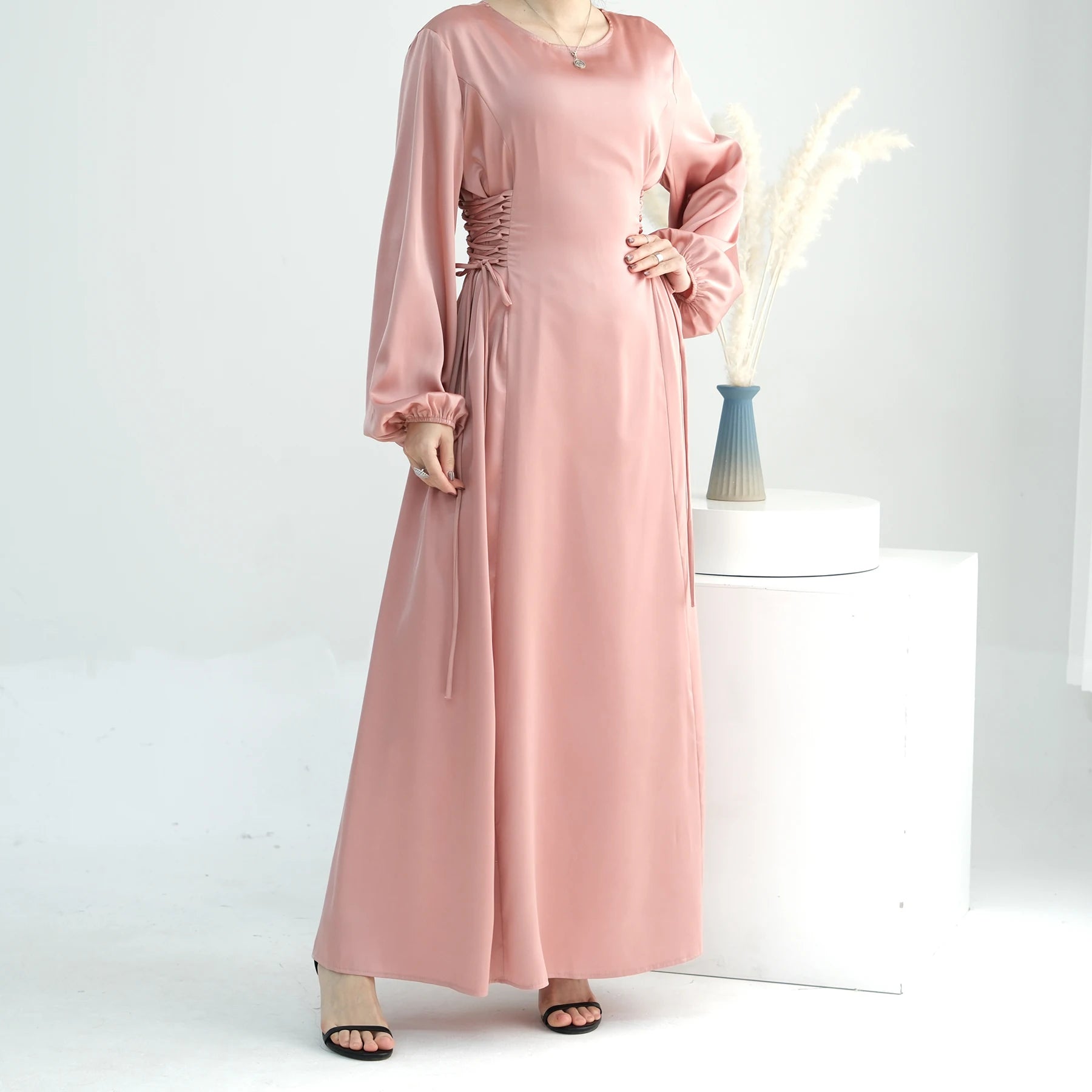 2024 Hot Selling Luxury Prayer Newest Long Sleeve Elegant Satin Tunic Dress Islamic Kaftan Muslims Dresses for Women Abaya