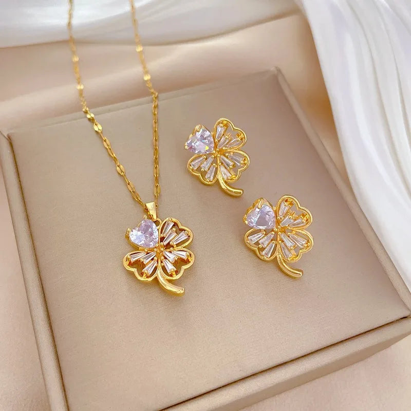 Luxury 18K Gold Plated Diamond Snowflake Butterfly Pendant Necklace Fashionable Chains Set for Gift Fashion Set Jewelry