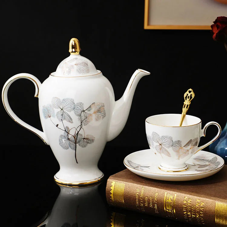 Western Living Room Luxury High-quality White Bone China Coffee Cup Saucer Set Floral Design Perfect Hand Drip Coffee Tea Set