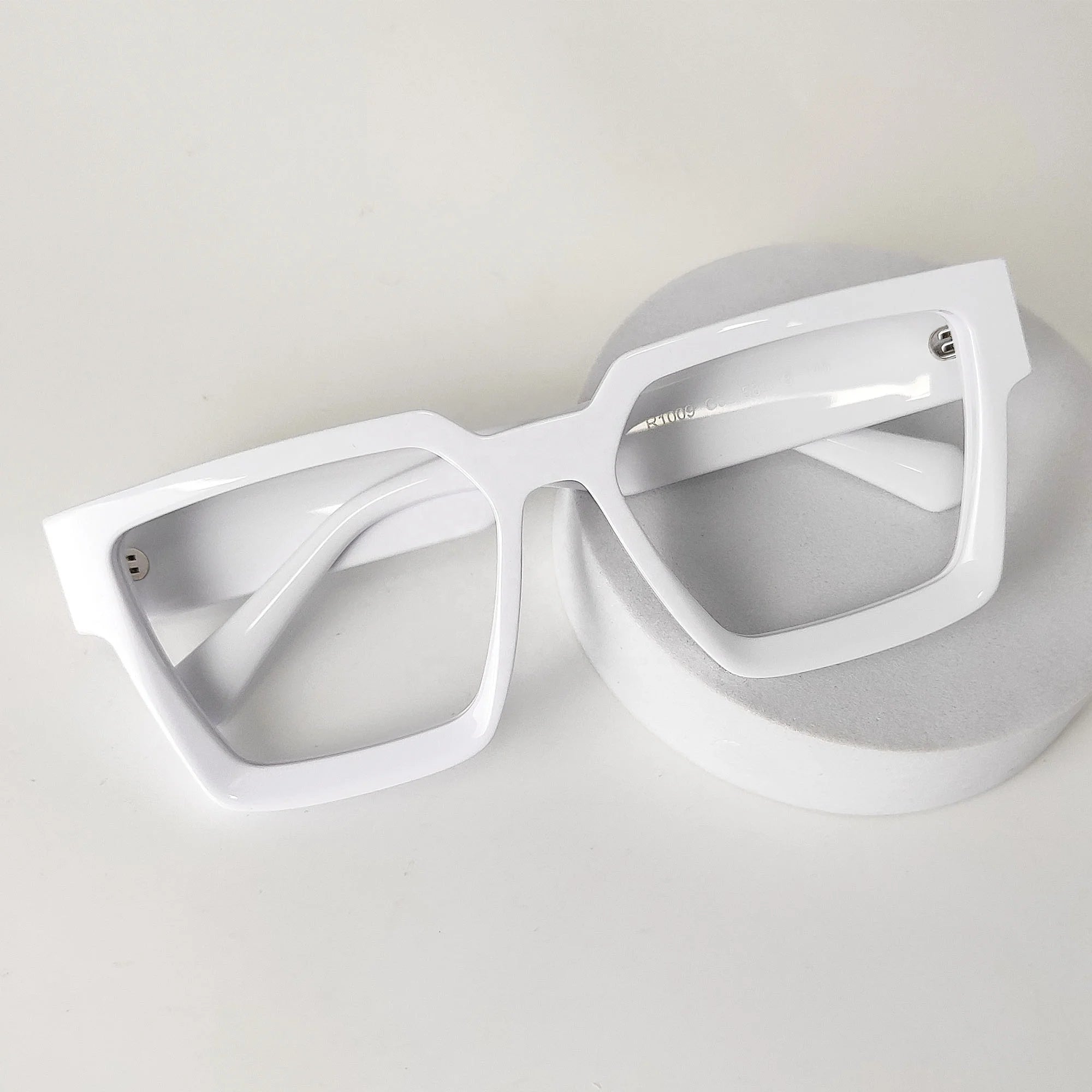 White Custom Fashion Retro Women Eyeglasses Oversized Square Optical Frame Acetate Material Solid Pattern Class