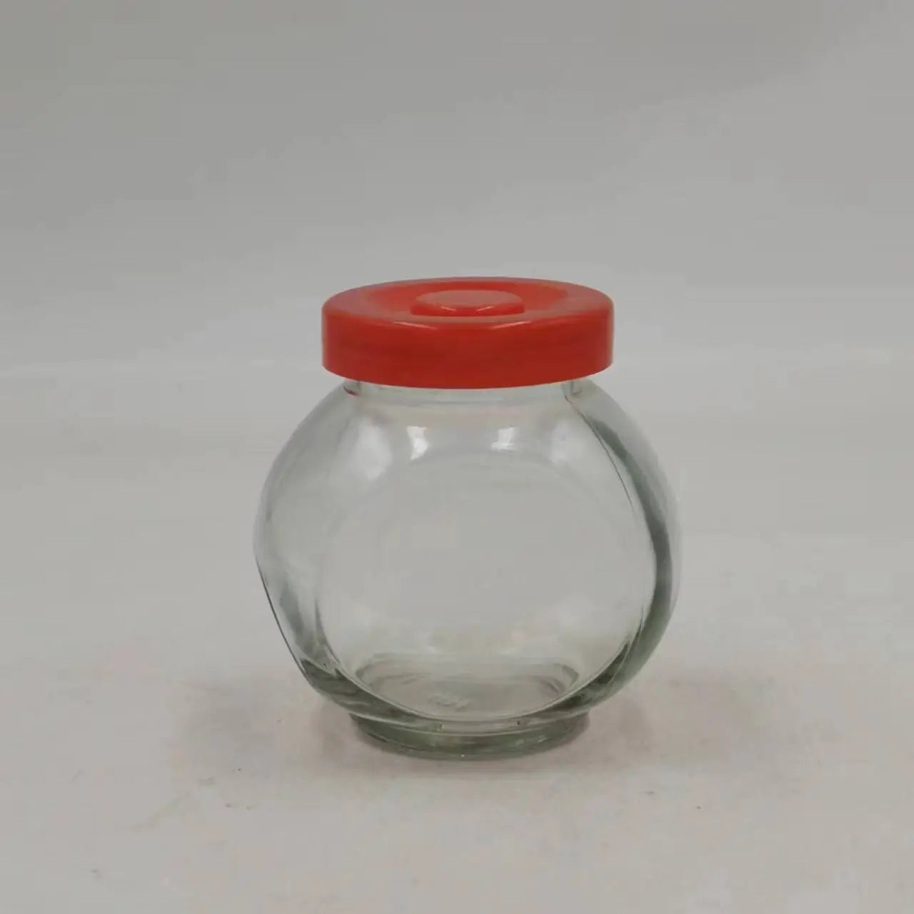 Factory Customized Logo 180ml Round Glass Bottle Food Container with Plastic Screw Cap 100pcs Per Carton