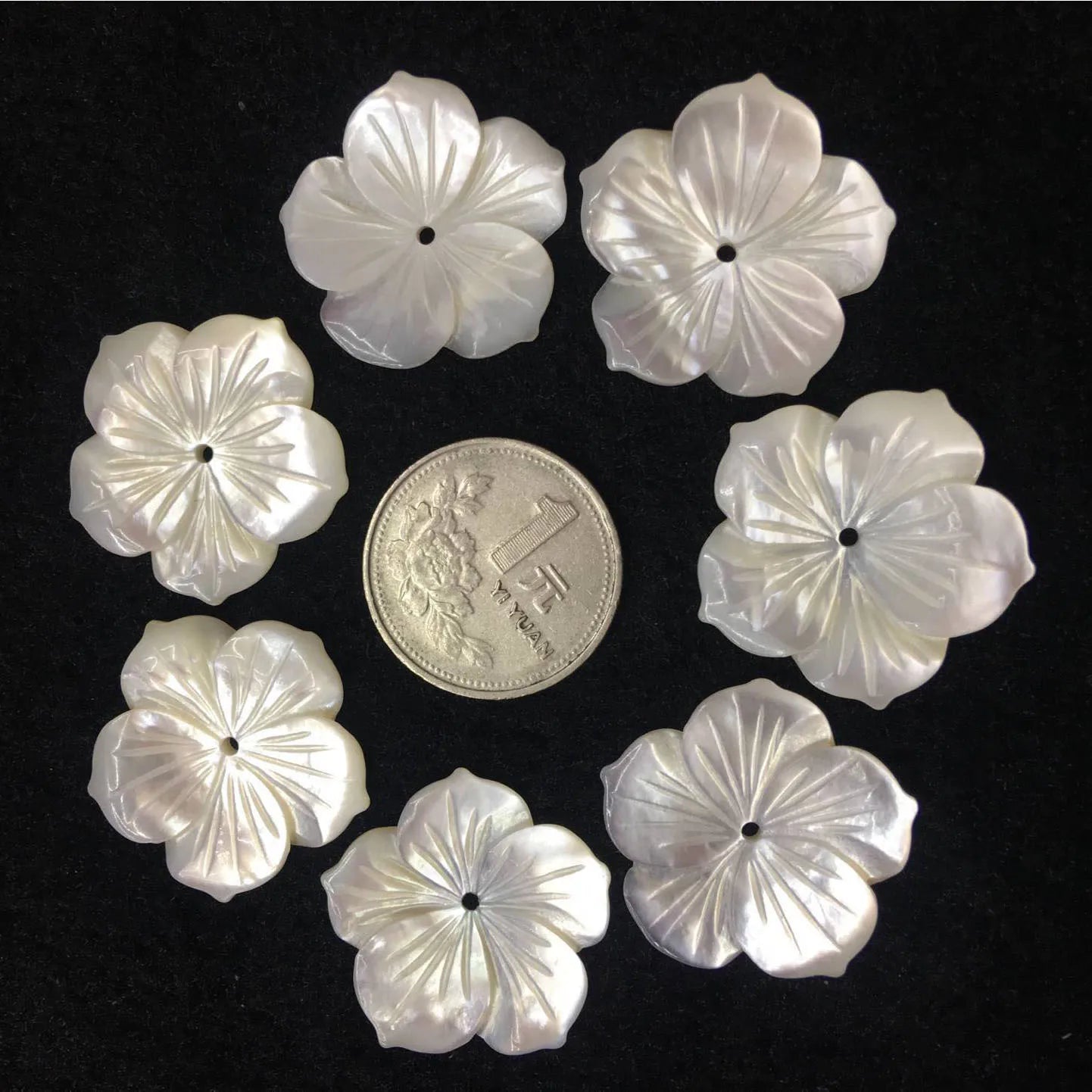 Wholesale 28mm Dainty Natural Shell Flower White Mother of Pearl Shell Flower for Diy Earrings Corsage Jewelry Making Supplies
