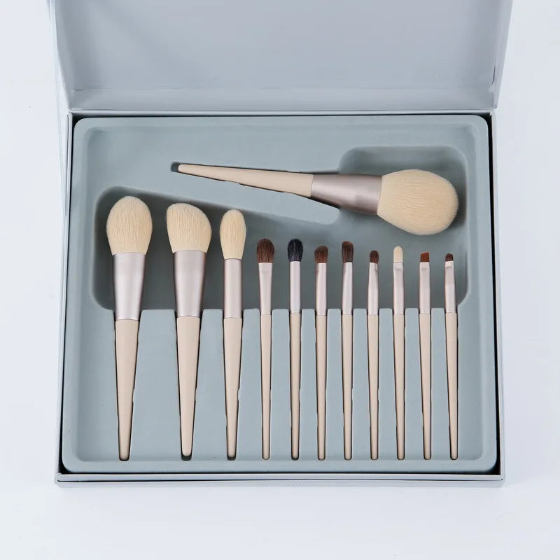 Yue Newest Selling 12 PCS Goat Hair Eye Brushes Super Soft Wooden Handle Private Label Eye Brush with Gift Box