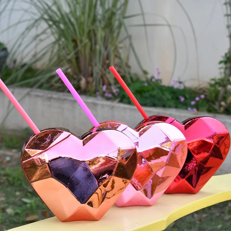 24 oz Water Cup Novelty Creative Festival Gift Heart-shaped Plastic Cup 520 Love Cup Valentine's Day Tumbler with Lid and Straw