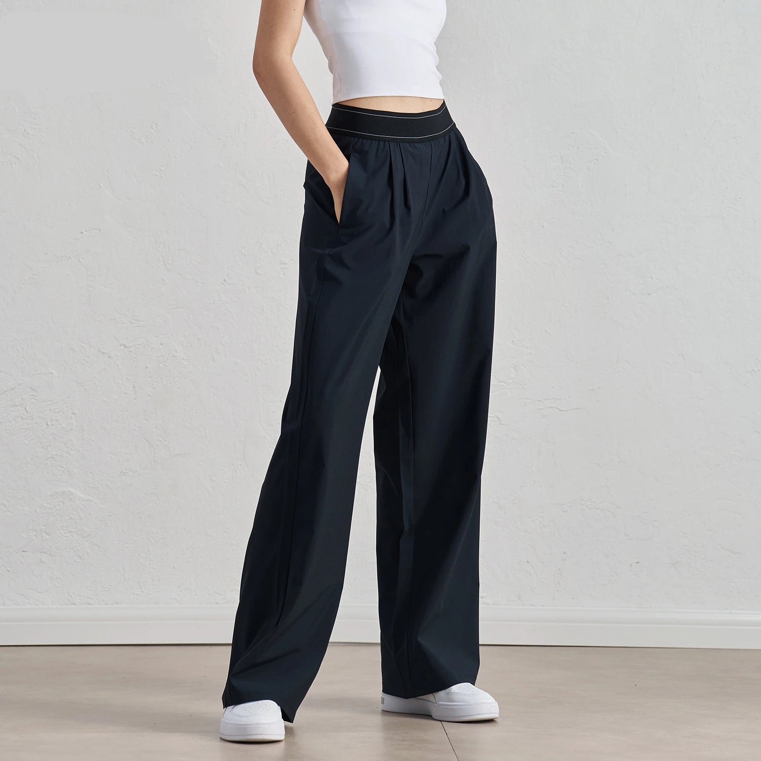 Woven new sports pants with casual wide legs and a hanging feel. Straight leg pants with raised waistline designslimming yoga