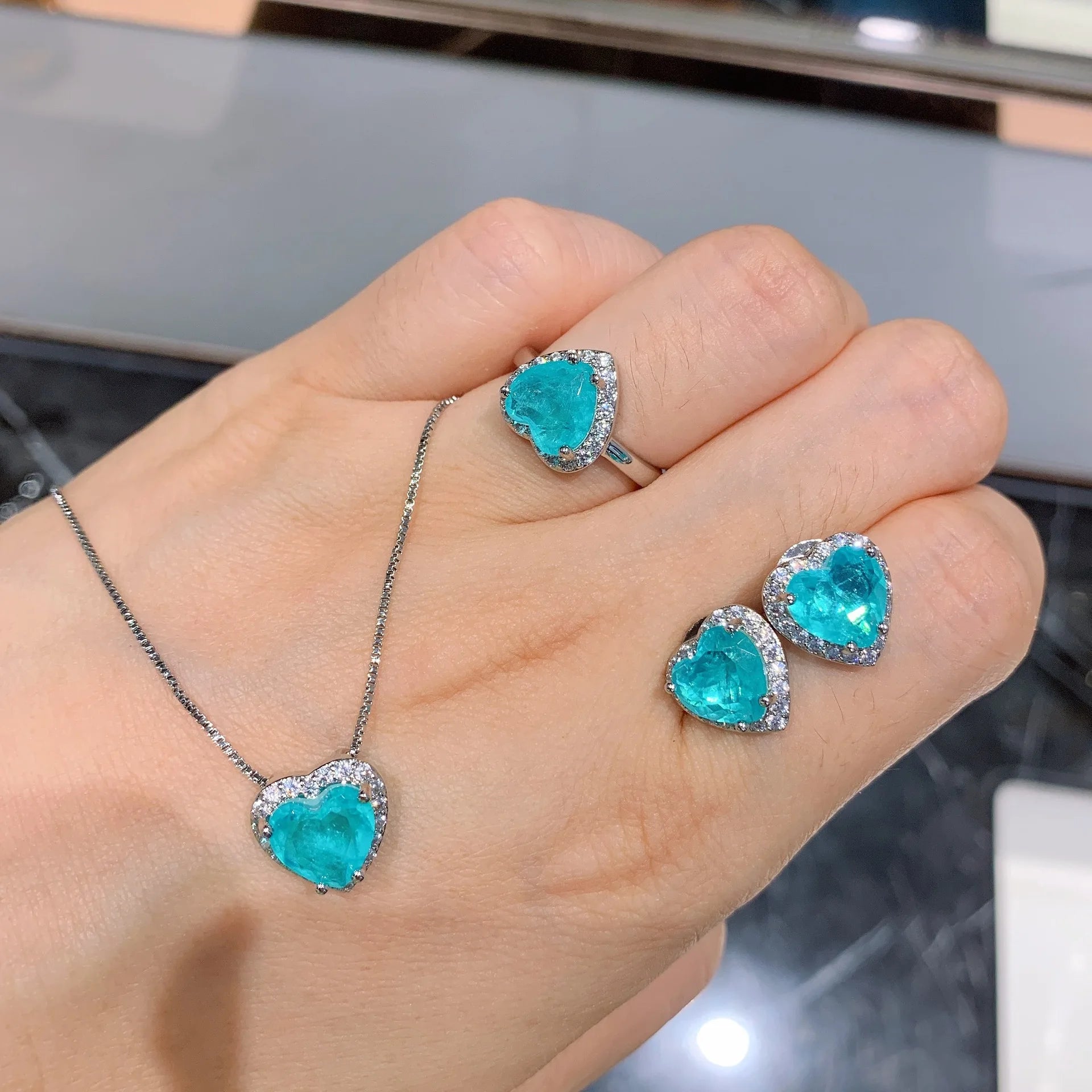 2022 New Fashion Exquisite Earrings Jewelry Set Blue Crystal Necklace Shining Temperament Diamond Inlay Heart Earrings for Women