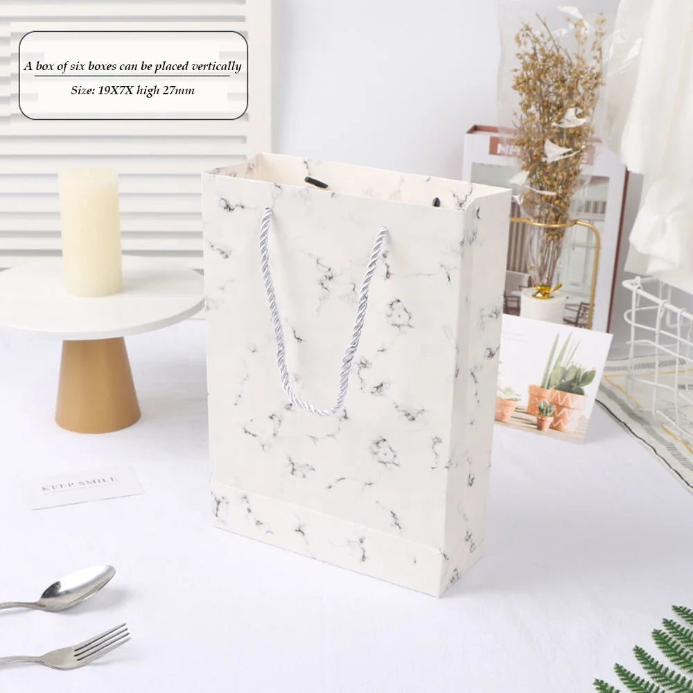 China Manufacturer PVC or Kraft Paper Shopping Package Bag  with Your Own Logo
