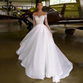 2023 Bohemian A-Line White Wedding Dresses Long Sleeves Pleated Soft Lace Applique Bridal Gown