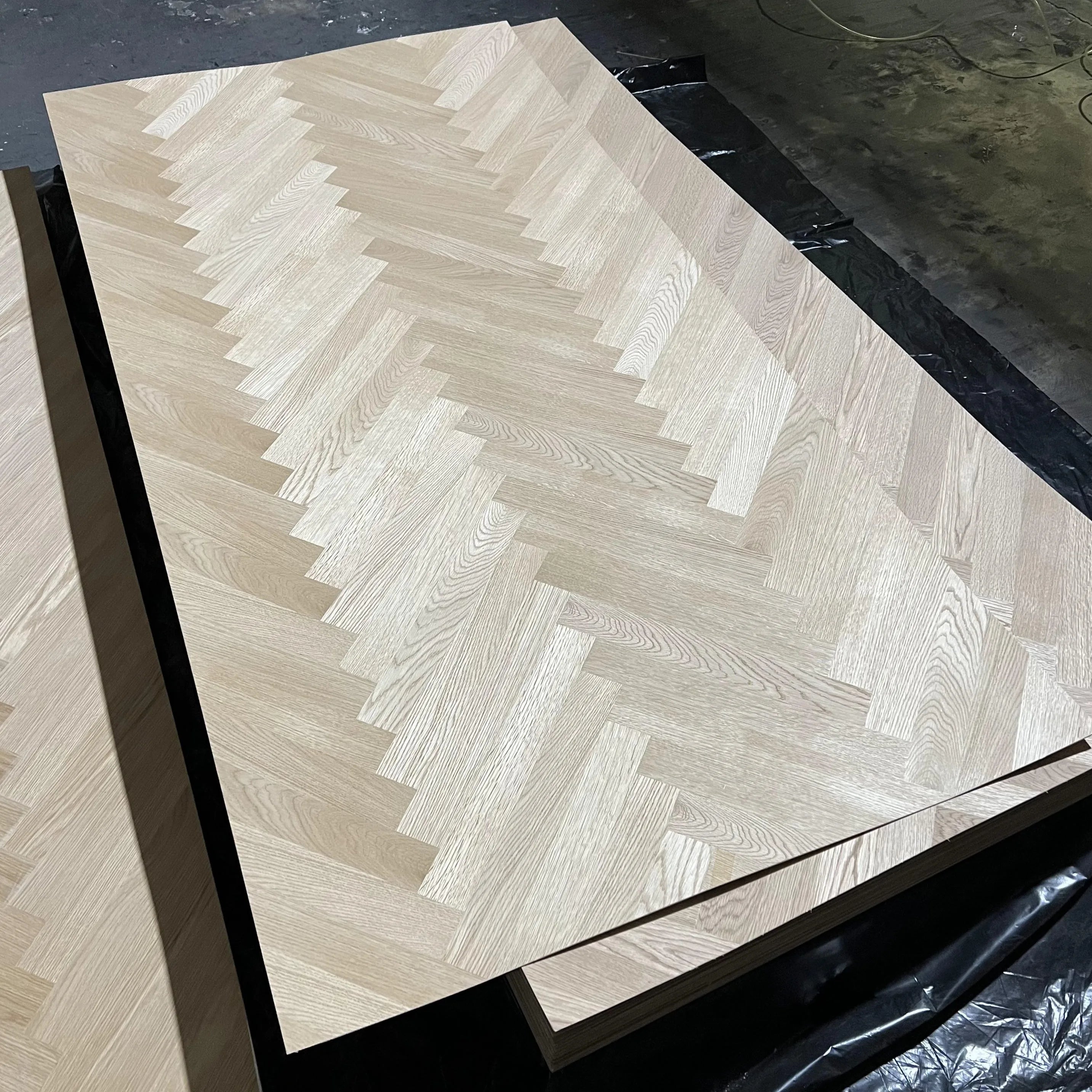 Factory Direct Sale White Oak Veneer Wood Sheet Herringbone Oak Floor Engineered Wood Veneer Flooring