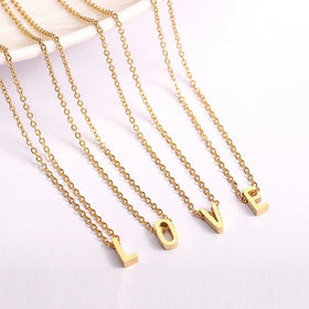 Wholesale Non Tarnish 18K Gold Plated A-Z Alphabet Letters Pendant Necklace 316L Stainless Steel Initial Necklace for Woman