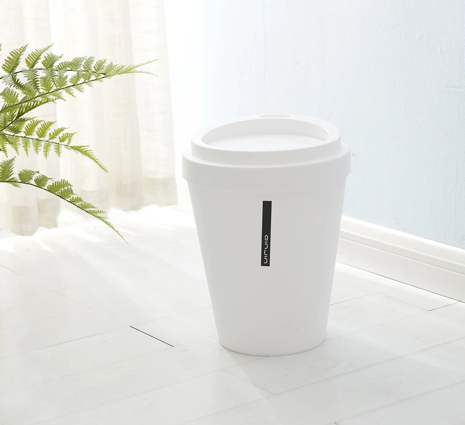 China Suppliers Wholesale Mini Office Desktop Coffee Cup Trash Can