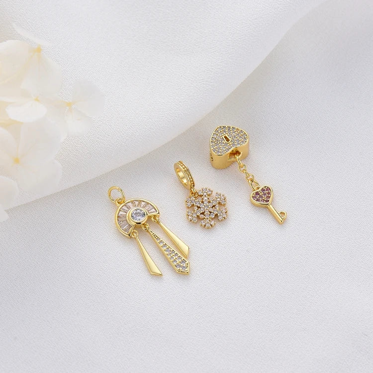 Wholesale Jewelry Accessories 14K Gold Plated Snowflake Charm Heart Shape Zircon Pendant Necklace Making Charms