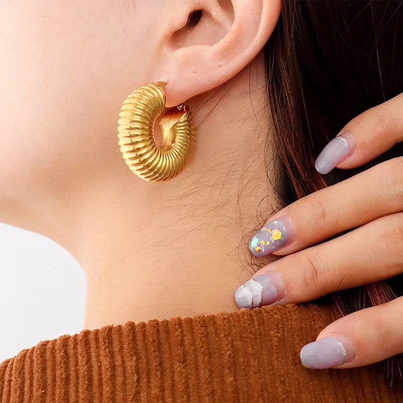 Retro Style Women's 18k Gold-plated Geometric Stainless Steel Earrings Do Not Lose Color High-end Threaded Hollow Hoop Earrings