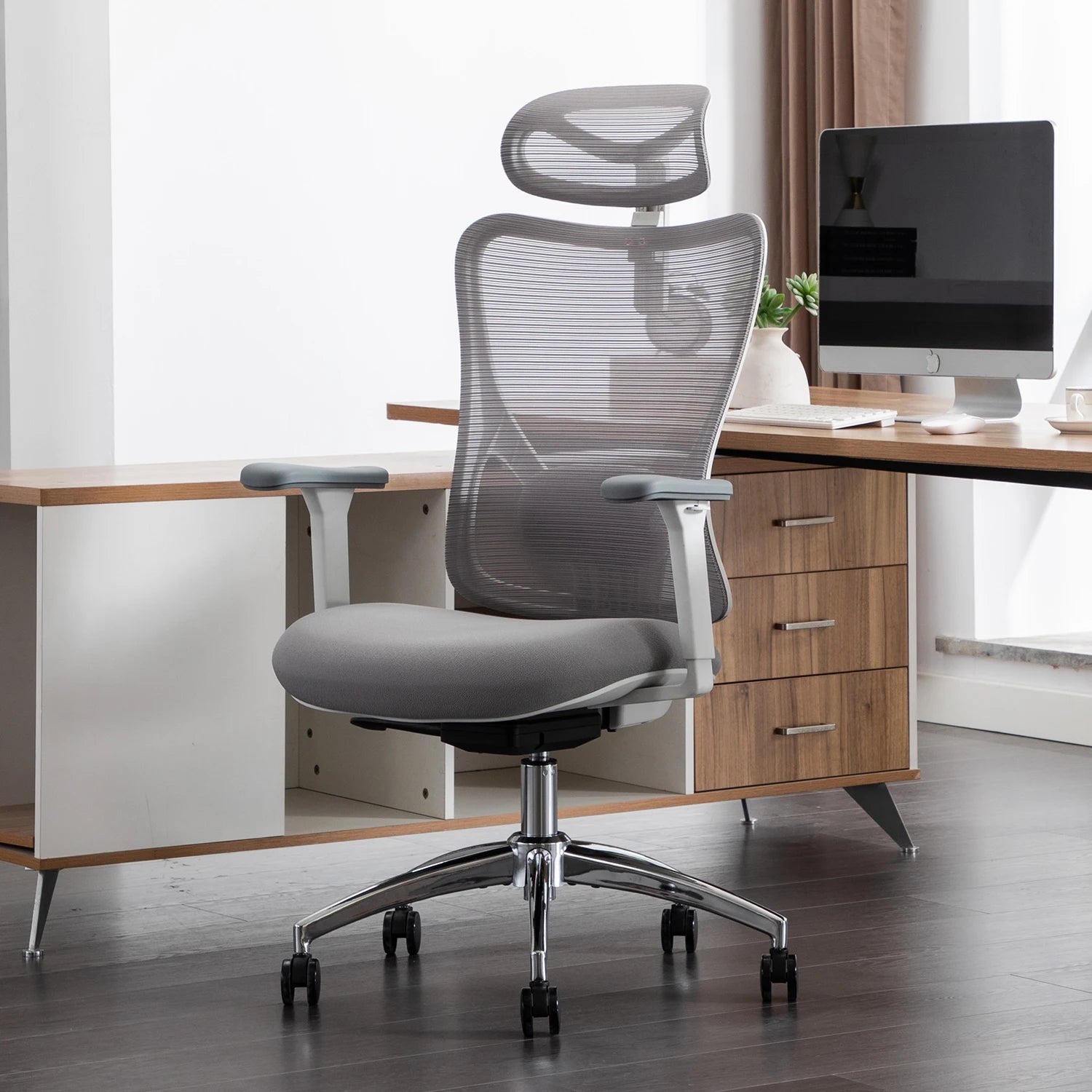 Modern Luxury Executive Gaming Ergonomic Office Chair Adjustable Headrest Lumbar Support Home Office Swivel Chair Free Shipping