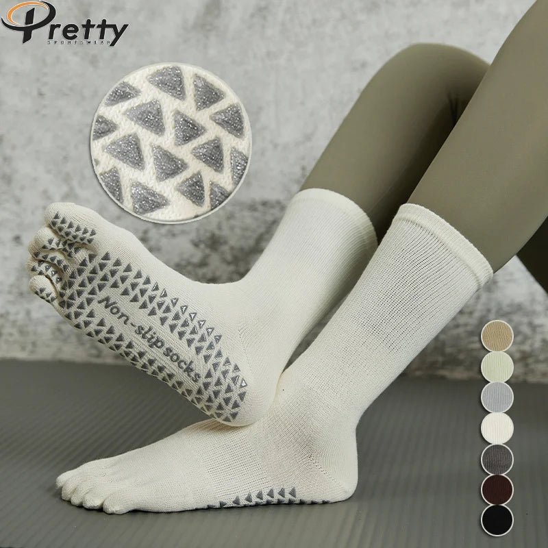 Wholesale Custom Anti Slip Cotton Knit Silicon Grips Five Toes Ankle Dance Pilates Yoga Socks for Women Sportswear Gym Fitness