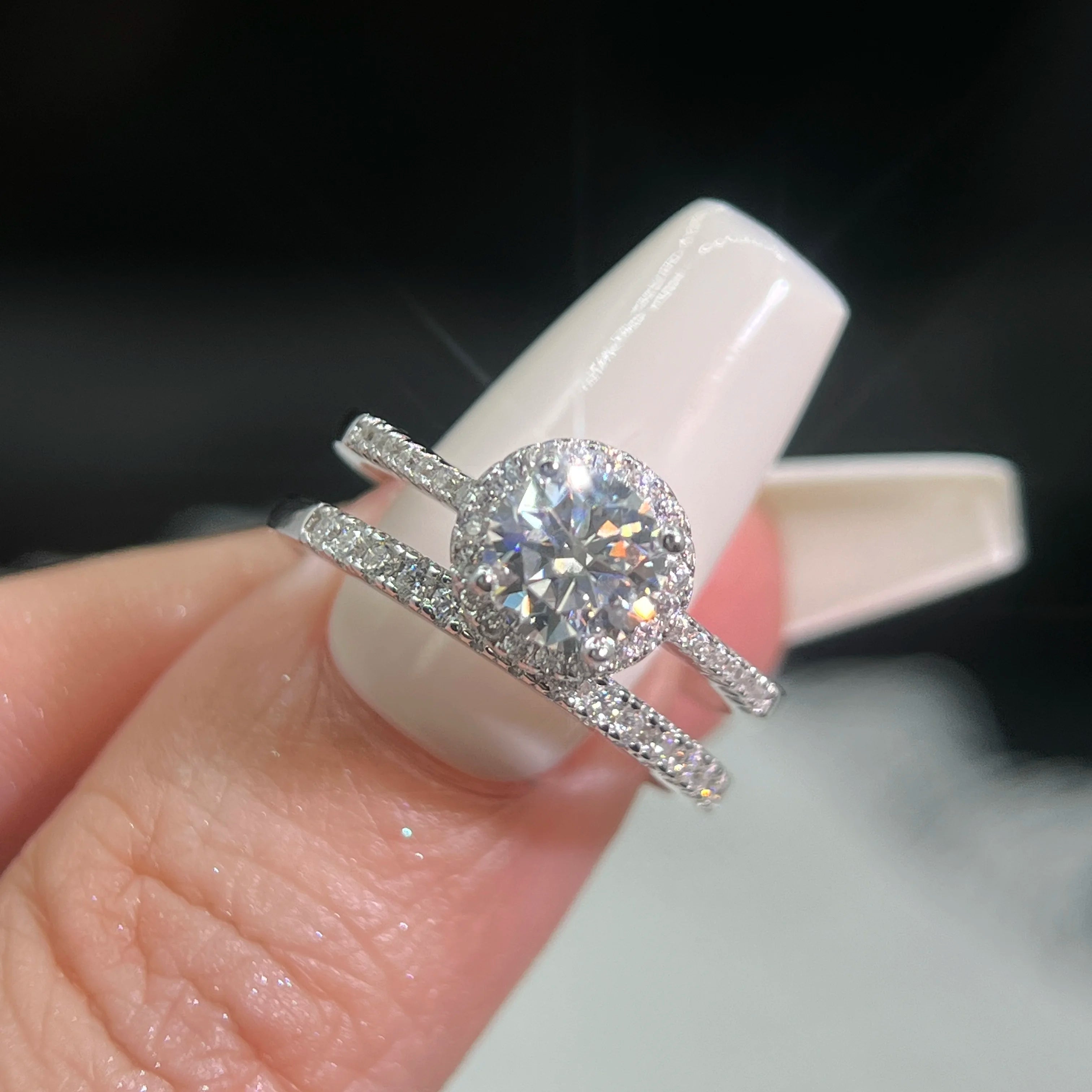 Wholesale 925 Silver 1Carat Round Shape VVS1 Moissanite Diamond Wedding Engagement Eternity Band Women's Ring Couple Set Jewlery