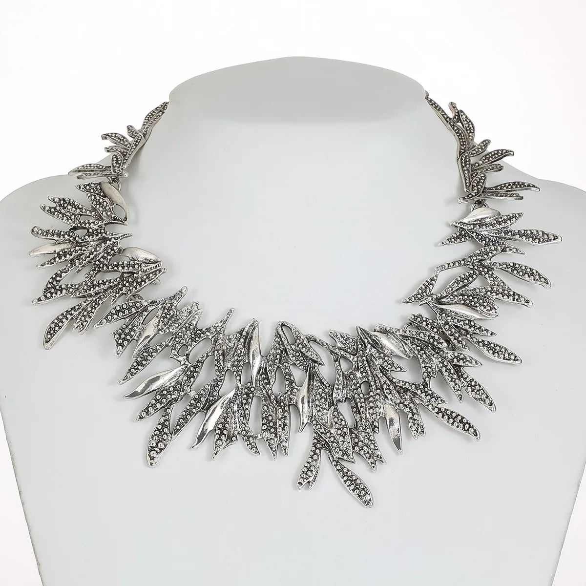Fashion Girls Necklace Retro Exaggerate Short Clavicle Chain Necklace Alloy Leaf Shape Necklace